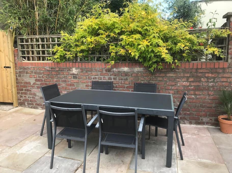 Large Newly Refurbished House Close To Harbour Bristol Exterior foto